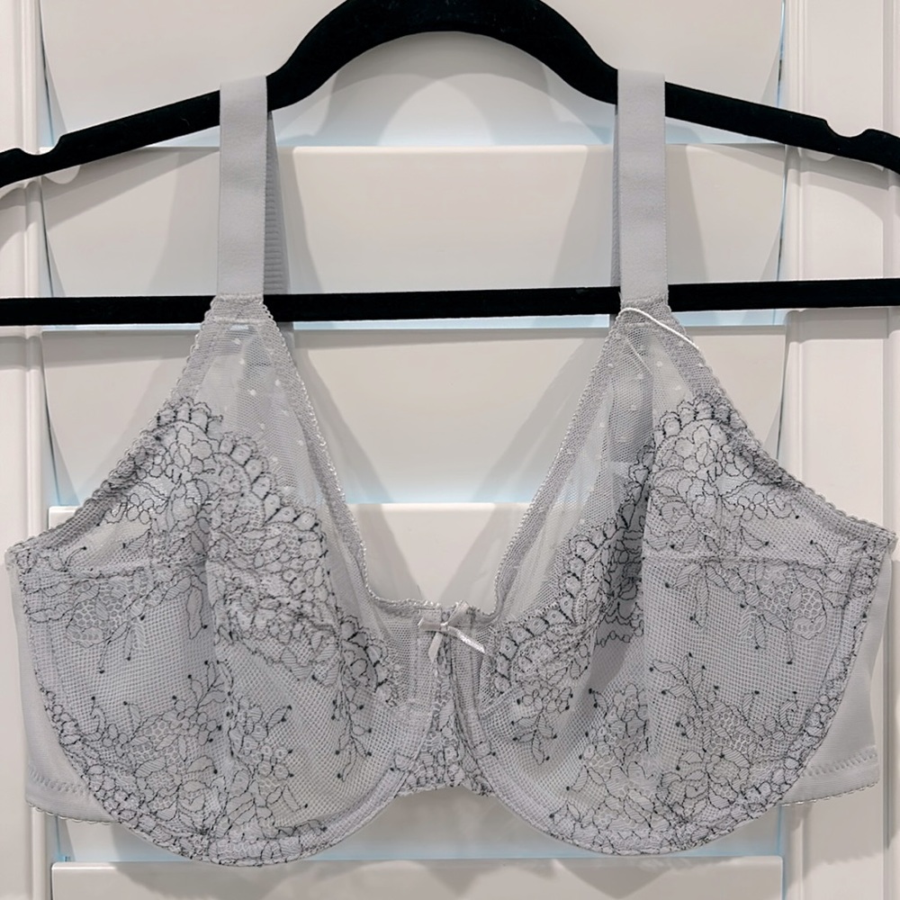Woman’s Underwire Lace Bra